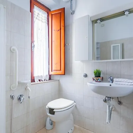 Pisa Airport Comfy Apartment - Private Parking Exterior photo